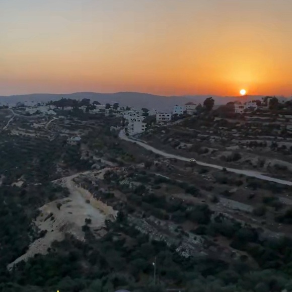 Meet your Posher, Katelyn - Picture 3 of 3